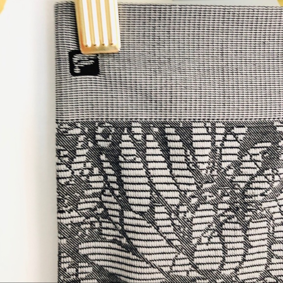 Fabletics Sebastian Seamless Capri Legging - Picture 5 of 7